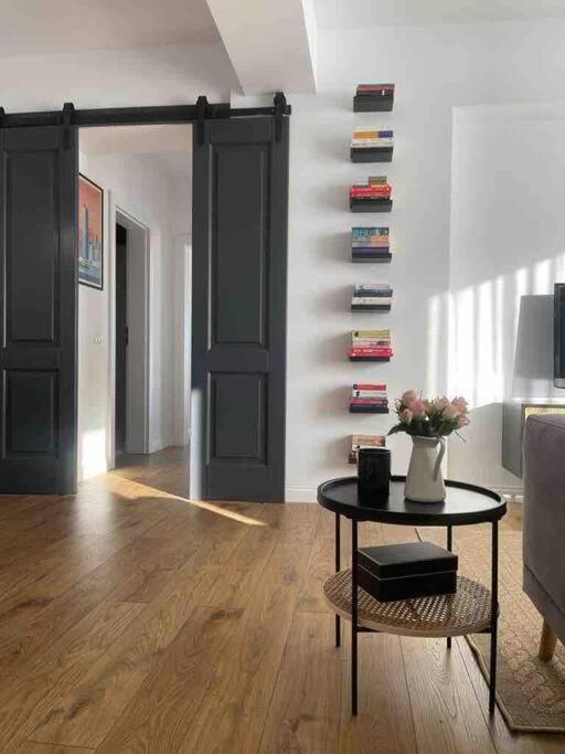 Modern 2-Bedroom Apartment In New Residence Craiova Exterior foto
